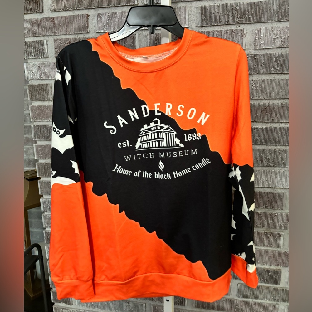 NWOT Sanderson Museum Halloween Crew Neck Thin sweatshirt